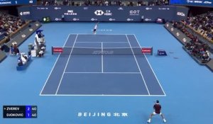 Pékin - Djokovic s'offre Zverev et rejoint le dernier carré