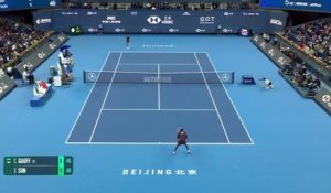 Pékin - Gauff passe non sans difficultés face à Sun, 16 ans
