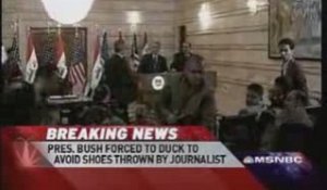 George Bush victime d'un attentat à la chaussure à Bagdad