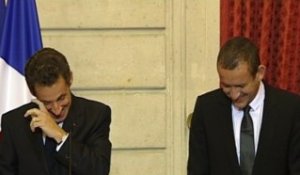 Le vrai Nicolas Sarkozy devant Dany Boon