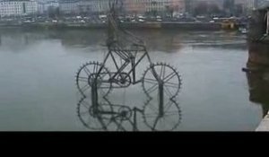 Une bicyclette géante sur le Danube