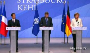 Conférence presse avec Mme MERKEL et M. de HOOP SCHEFFER