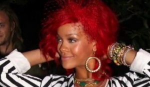 SNTV - Les cheveux rouges de Rihanna