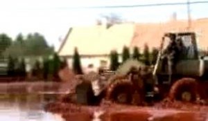 Hongrie : une boue toxique envahit les villages