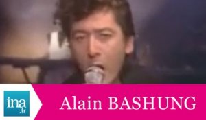 Alain Bashung "Bombez !" (live officiel) - Archive INA