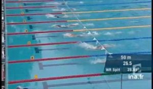 Pourquoi Laure Manaudou nage aussi vite ?