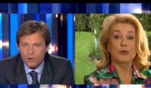 [Plateau extérieur : Catherine Deneuve et Mathieu Amalric]