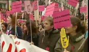 [Paris : manifestation pour défendre la condition et le droit des femmes]