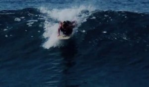 Video of the Day 18/01/2011 : 3 Guys 1 Surf Board