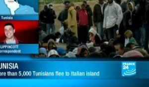 Lampedusa overhelmed as thousand of Tunisian refugees arriv