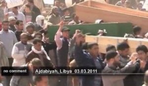 Funérailles d'insurgés libyens à Ajdabiya - no comment