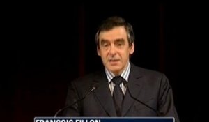 Fillon se reconnaît dans "des valeurs" centristes