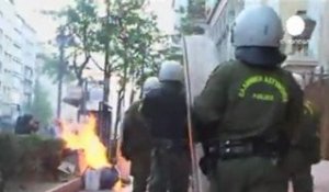 Grèce : des policiers sanctionnés pour des violences...