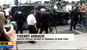 DSK : la sortie du tribunal pénal de New York