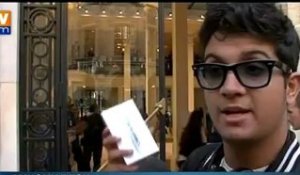 Le premier acheteur de l'iPhone à l'Apple Store d'Opéra