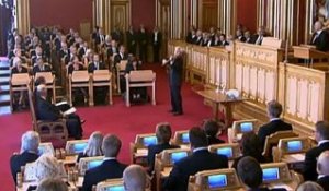 Le Parlement norvégien rend hommage aux victimes des...