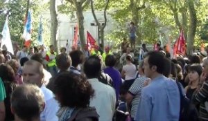 Grève dans l’Education Nationale, un  rassemblement avait lieu devant le rocher de la lutte  à Carcassonne :