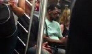 Keanu Reeves est un gentleman dans le métro