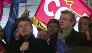 Jean-Luc Mélenchon venu soutenir les agents de sécurité en grève à Roissy