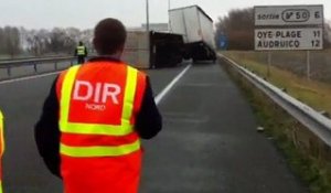Un camion se renverse sur l'A16 entre Calais et Dunkerque