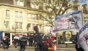 Beauvais: les pompiers en colère