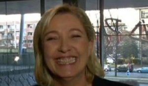 Marine Le Pen chante Dalida et s'en prend à BFMTV