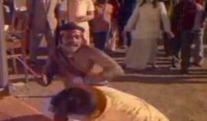 BATHILUKKU BATHIL - AVM Rajan Fighting With Rowdy At Market