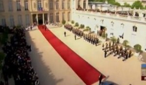 Nicolas Sarkozy accueille François Hollande à l'Elysée