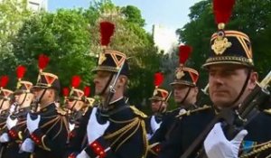 Passation de pouvoirs au Ministère de la Défense