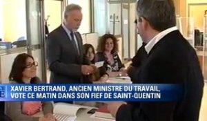 Xavier Bertrand a voté à St Quentin où il est en duel serré avec la candidate PS