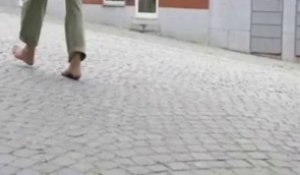 Barefoot ou l'homme qui marche pieds nus