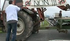 Les opposants NDDL bloquent le pont de saint Nazaire