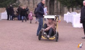 Le tricycle solaire "e-care" conçu par le collège de Lézignan a fait étape ce vendredi à Carcassonne.