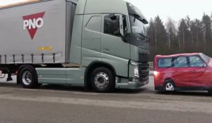 Camion Volvo - Avertisseur de collision et freinage d'urgence