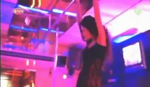 La femme de Wesley Sneijder, Yolanthe Cabau, joue les stripteaseuses pour la télé néerlandaise