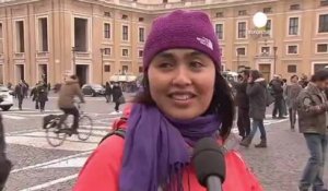 Vatican : la démission du pape étonne les touristes