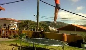 Saut raté en trampoline