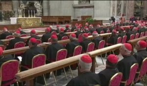 Divisés, les cardinaux peinent à trouver une date pour le conclave