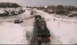 Les soldats du génie s'attaque à la neige dans La Manche