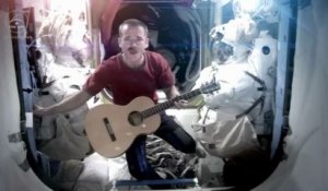 Chris Hadfield chante Space Oddity