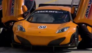 La McLaren MP4-12C GT3 entre en piste
