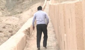 Chine : un homme rénove de ses mains une partie de la Grande Muraille