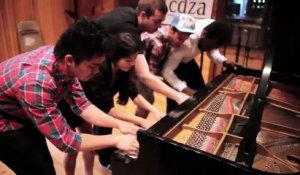 Daft Pianists - reprise de Get lucky (DAFT PUNK) par 5 pianistes. ENORME