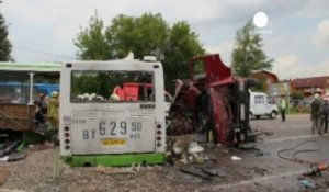 Russie : un chauffard coupe un bus en deux - 14 morts au...