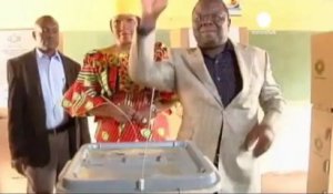 Au Zimbabwe,  les forces de l'ordre votent en avance