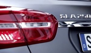 Mercedes montre un premier teaser de son GLA