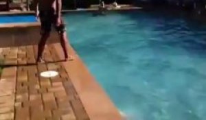 Un dunk enchaîné à 6 autour de la piscine...