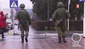 Ukraine : des hommes armés contrôlent l'aéroport de Simferopol, en Crimée