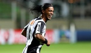 Le superbe doublé de Ronaldinho... sur coup franc !