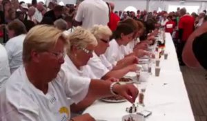 Leffrinckoucke : championnat du monde de décorticage de crevettes grises
